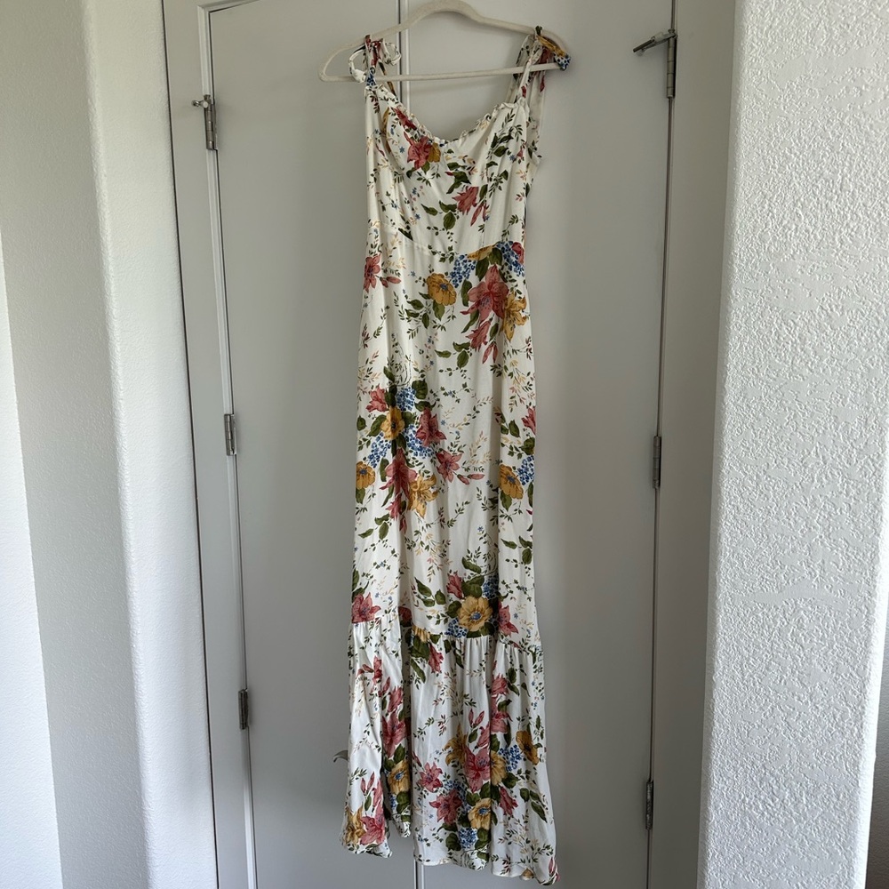 Reformation Jasen dress in Marie Antoinette - Picture 3 of 9